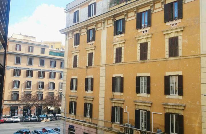 Appartamento Emi House Re Di Roma, Affitto Turistico *